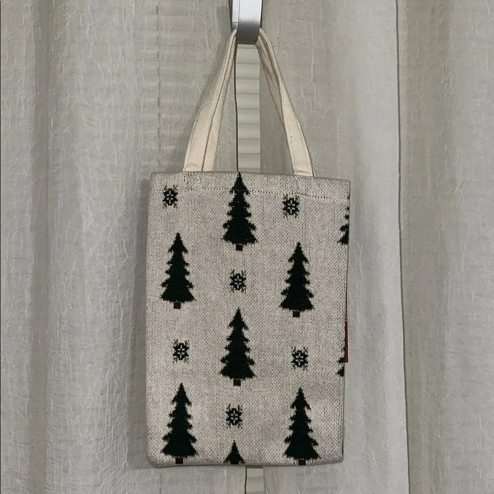 CT White Ivory Green Gold Christmas Tree Snowflake Knit Wine Gift Bag
